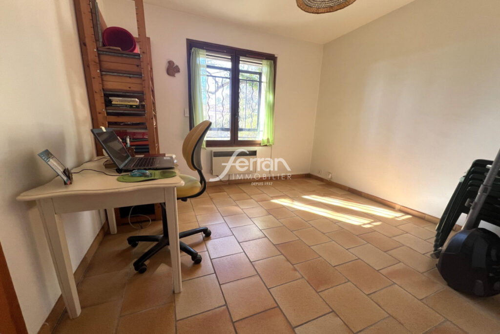 A Trans-en-Provence, maison 4 chambres sur terrain de 1870 m2. – 5 pièces – 4 chambres – 115.00 m²