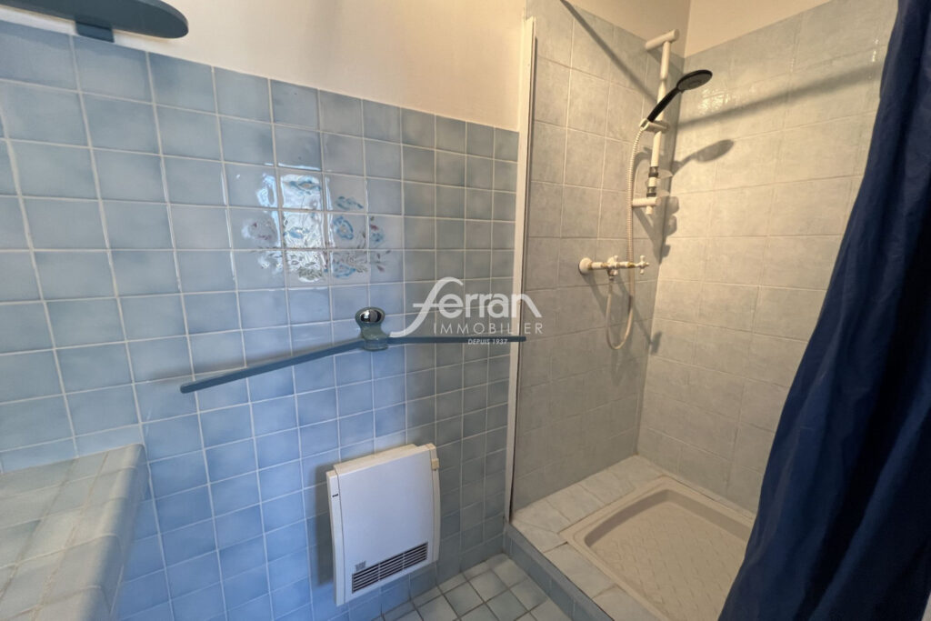 A Trans-en-Provence, maison 4 chambres sur terrain de 1870 m2. – 5 pièces – 4 chambres – 115.00 m²