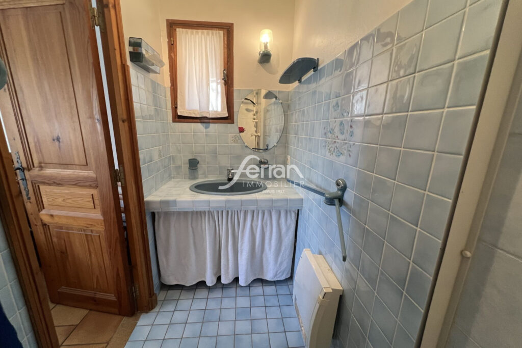 A Trans-en-Provence, maison 4 chambres sur terrain de 1870 m2. – 5 pièces – 4 chambres – 115.00 m²