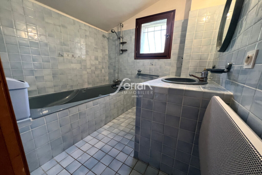 A Trans-en-Provence, maison 4 chambres sur terrain de 1870 m2. – 5 pièces – 4 chambres – 115.00 m²