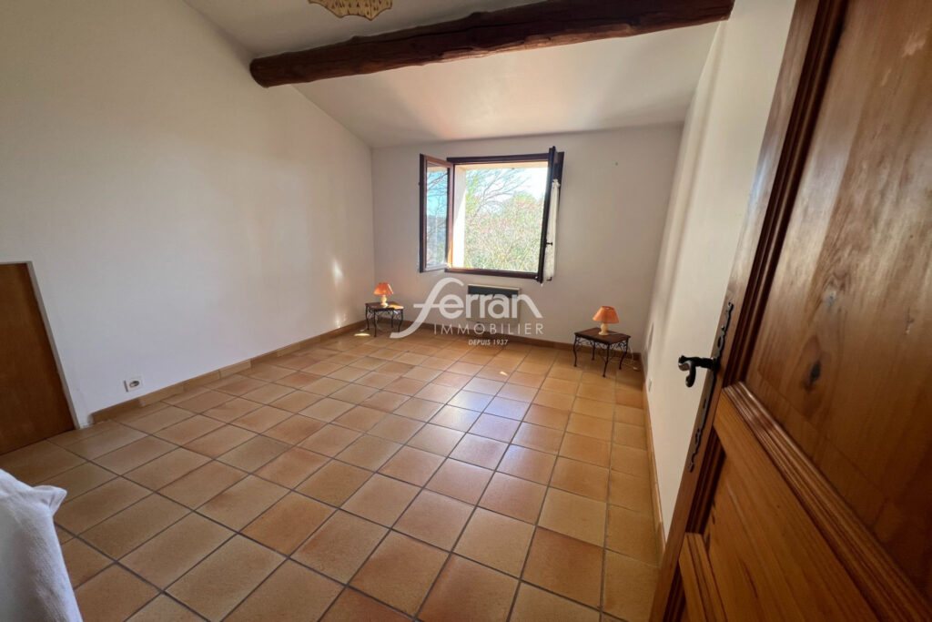 A Trans-en-Provence, maison 4 chambres sur terrain de 1870 m2. – 5 pièces – 4 chambres – 115.00 m²