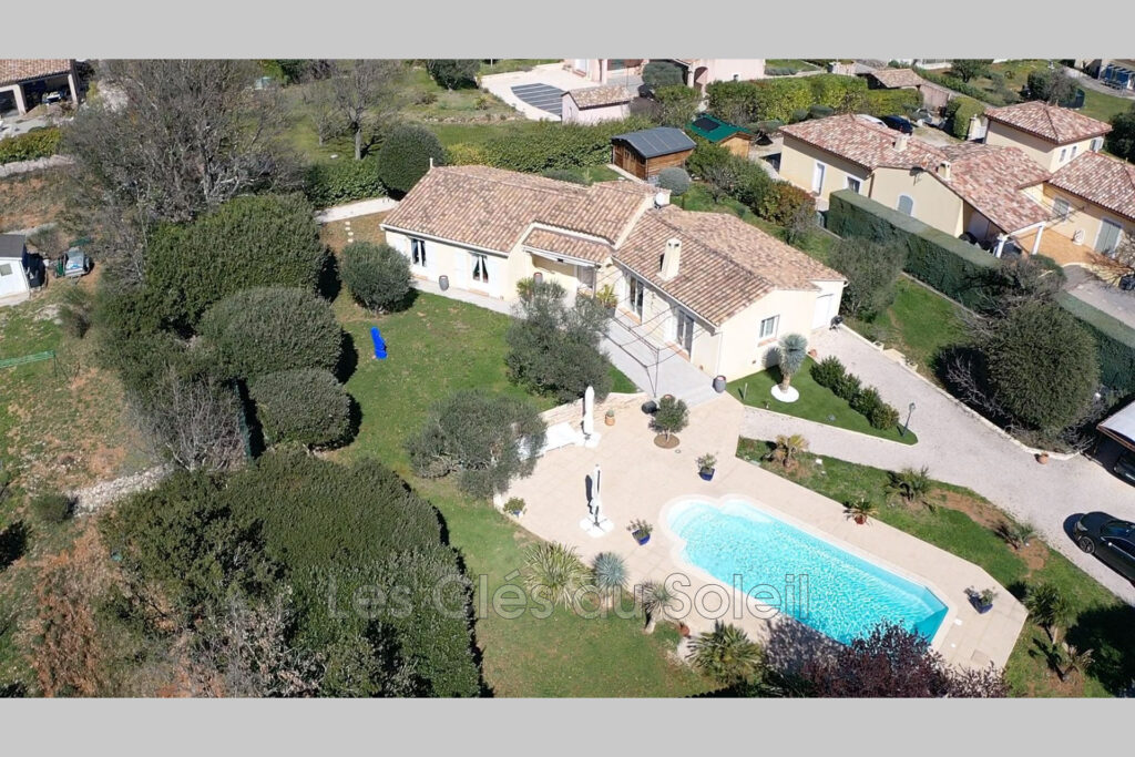 Situé dans un quartier résidentiel, calme et recherché, cette  – 4 pièces – 3 chambres – 125.00 m²