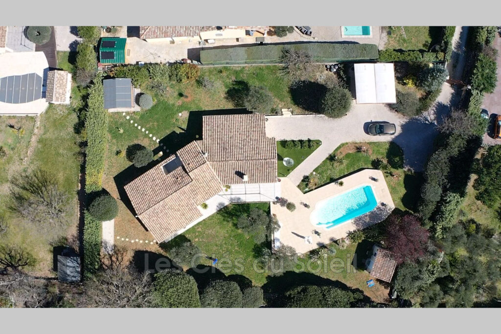 Situé dans un quartier résidentiel, calme et recherché, cette  – 4 pièces – 3 chambres – 125.00 m²