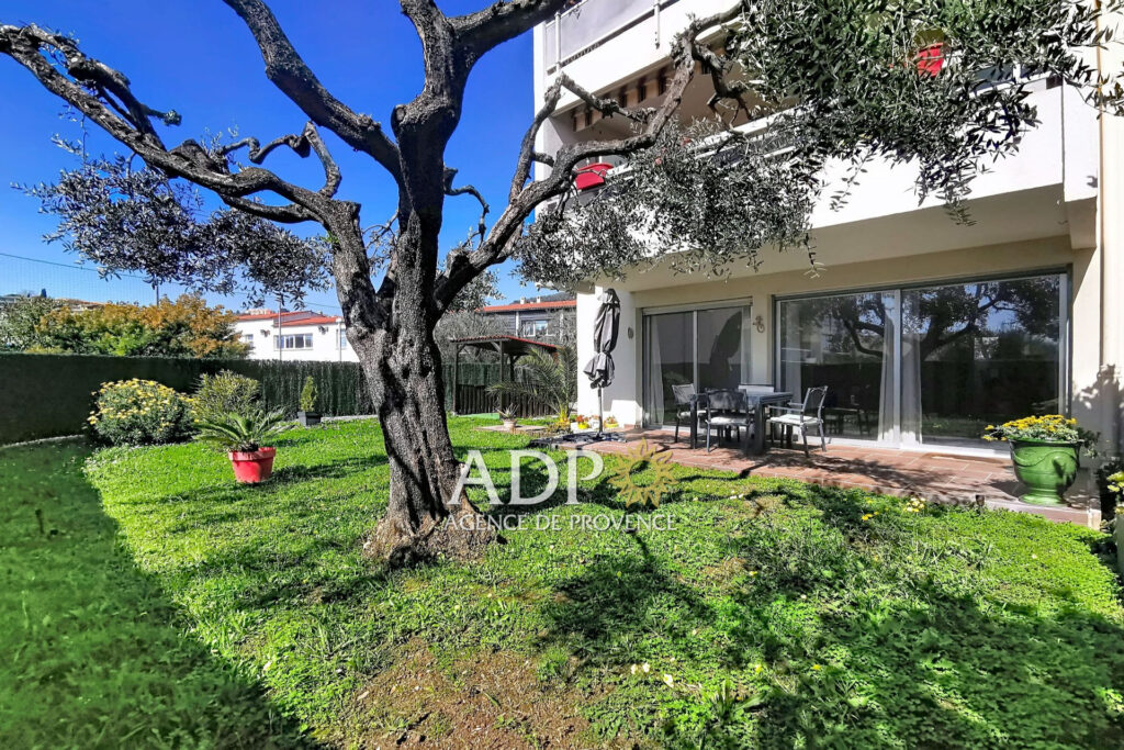 Grasse Sud – proche pénétrante – Grand jardin privatif – Doubl – 3 pièces – 2 chambres – 68.18 m²
