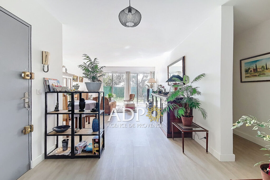 Grasse Sud – proche pénétrante – Grand jardin privatif – Doubl – 3 pièces – 2 chambres – 68.18 m²