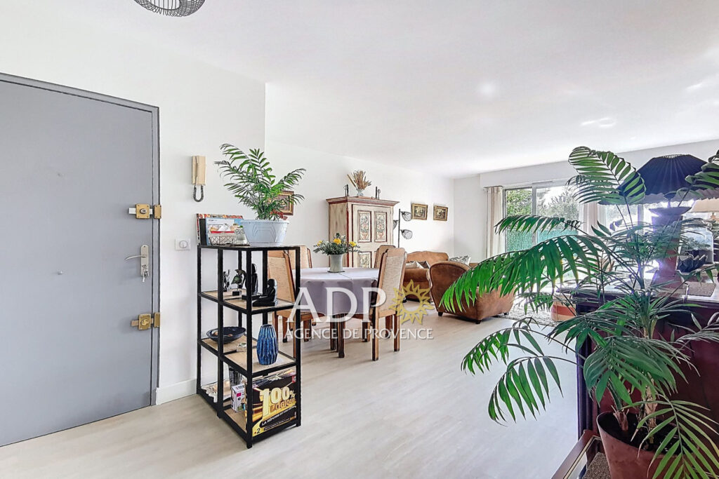 Grasse Sud – proche pénétrante – Grand jardin privatif – Doubl – 3 pièces – 2 chambres – 68.18 m²