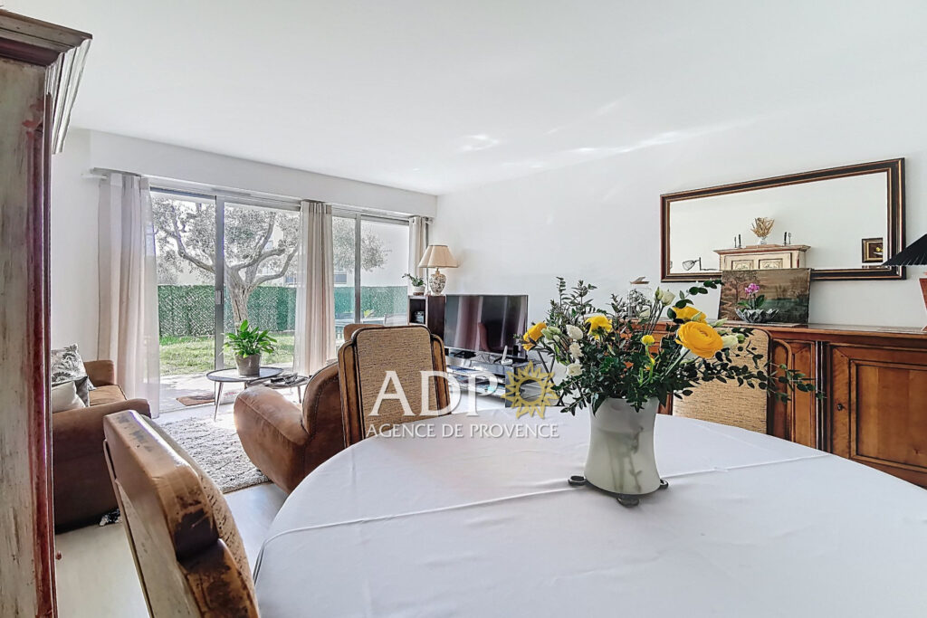 Grasse Sud – proche pénétrante – Grand jardin privatif – Doubl – 3 pièces – 2 chambres – 68.18 m²