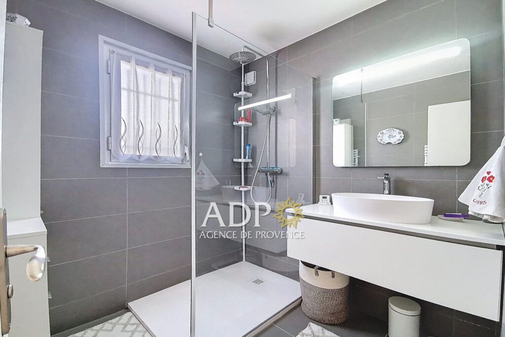 Grasse Sud – proche pénétrante – Grand jardin privatif – Doubl – 3 pièces – 2 chambres – 68.18 m²