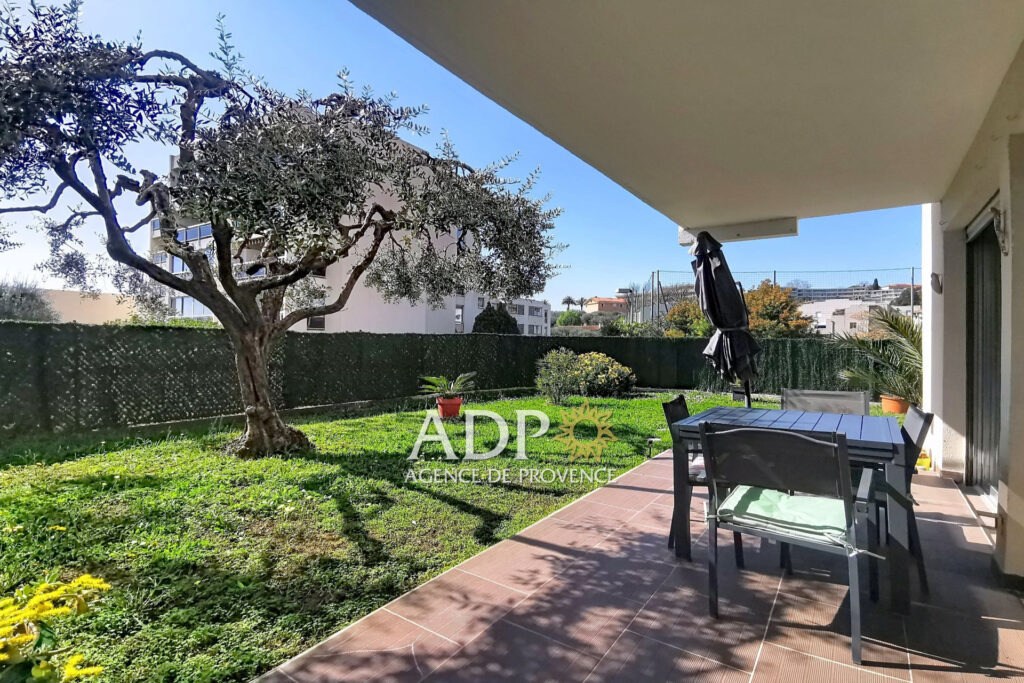 Grasse Sud – proche pénétrante – Grand jardin privatif – Doubl – 3 pièces – 2 chambres – 68.18 m²