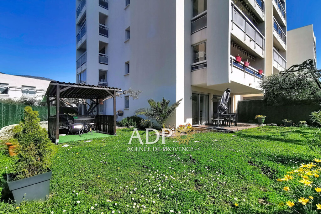 Grasse Sud – proche pénétrante – Grand jardin privatif – Doubl – 3 pièces – 2 chambres – 68.18 m²