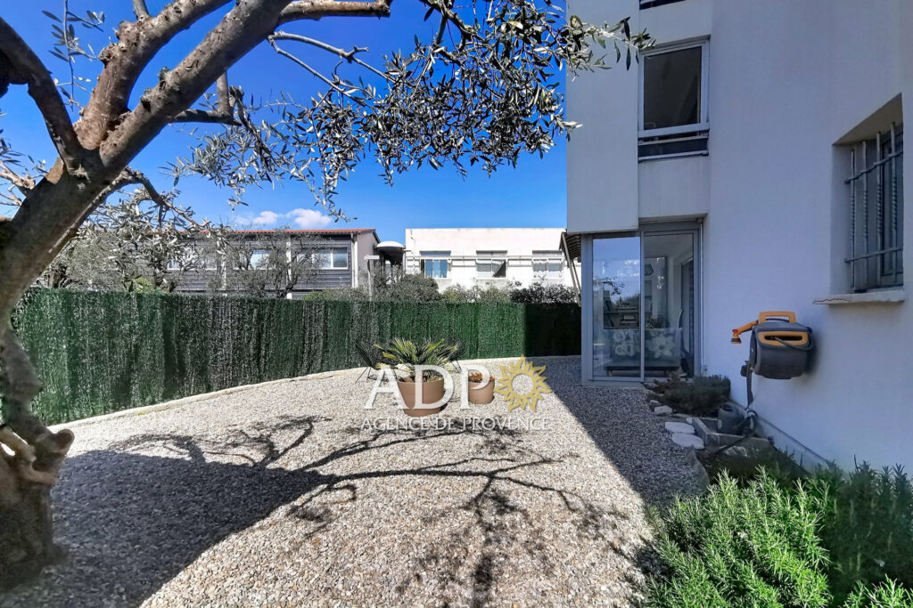 Grasse Sud – proche pénétrante – Grand jardin privatif – Doubl – 3 pièces – 2 chambres – 68.18 m²