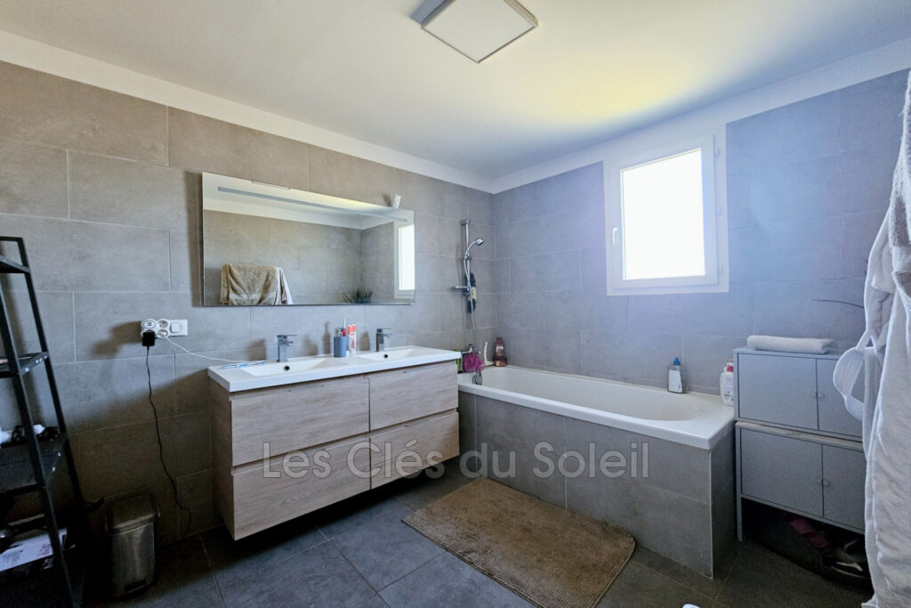 MONTFORT SUR ARGENS À seulement 8 km de Cotignac, découvrez ce – 6 pièces – 4 chambres – 161.00 m²