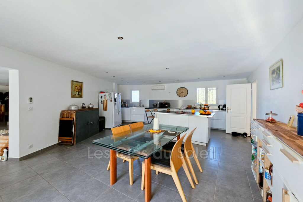 MONTFORT SUR ARGENS À seulement 8 km de Cotignac, découvrez ce – 6 pièces – 4 chambres – 161.00 m²