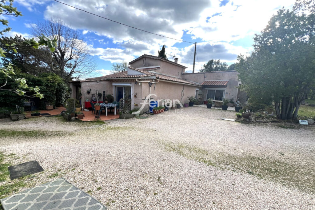 A vendre à Draguignan Ancienne bergerie composée d’un T4 et d’ – 7 pièces – 4 chambres – 142.00 m²