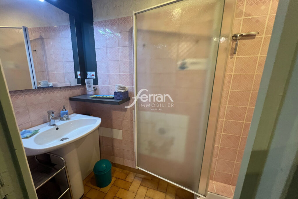 A vendre à Draguignan Ancienne bergerie composée d’un T4 et d’ – 7 pièces – 4 chambres – 142.00 m²