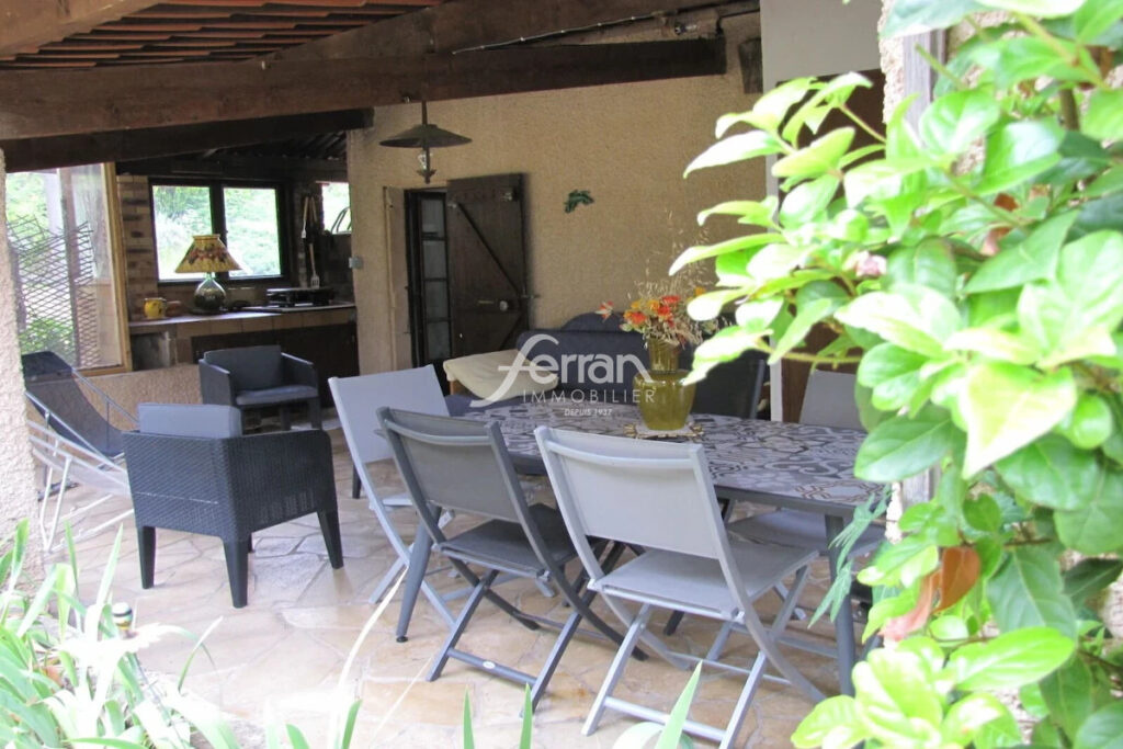 A vendre à Draguignan Ancienne bergerie composée d’un T4 et d’ – 7 pièces – 4 chambres – 142.00 m²