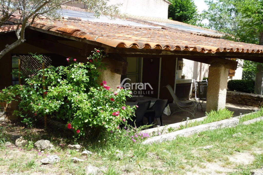 A vendre à Draguignan Ancienne bergerie composée d’un T4 et d’ – 7 pièces – 4 chambres – 142.00 m²