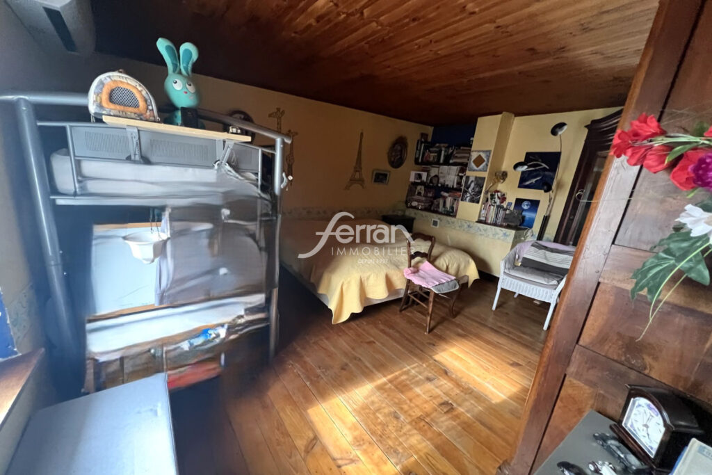 A vendre à Draguignan Ancienne bergerie composée d’un T4 et d’ – 7 pièces – 4 chambres – 142.00 m²