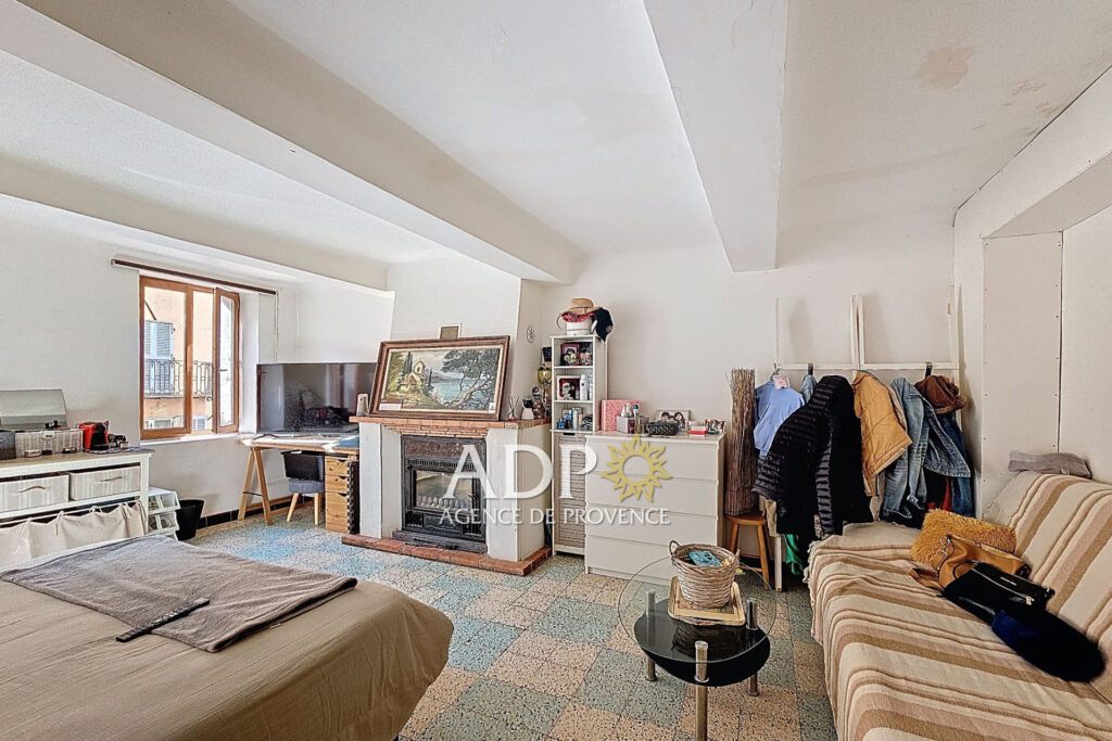 vente maison de village 5 Pièce(s) – 5 pièces – 4 chambres – 140.00 m²