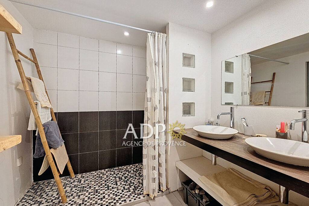 vente maison de village 5 Pièce(s) – 5 pièces – 4 chambres – 140.00 m²