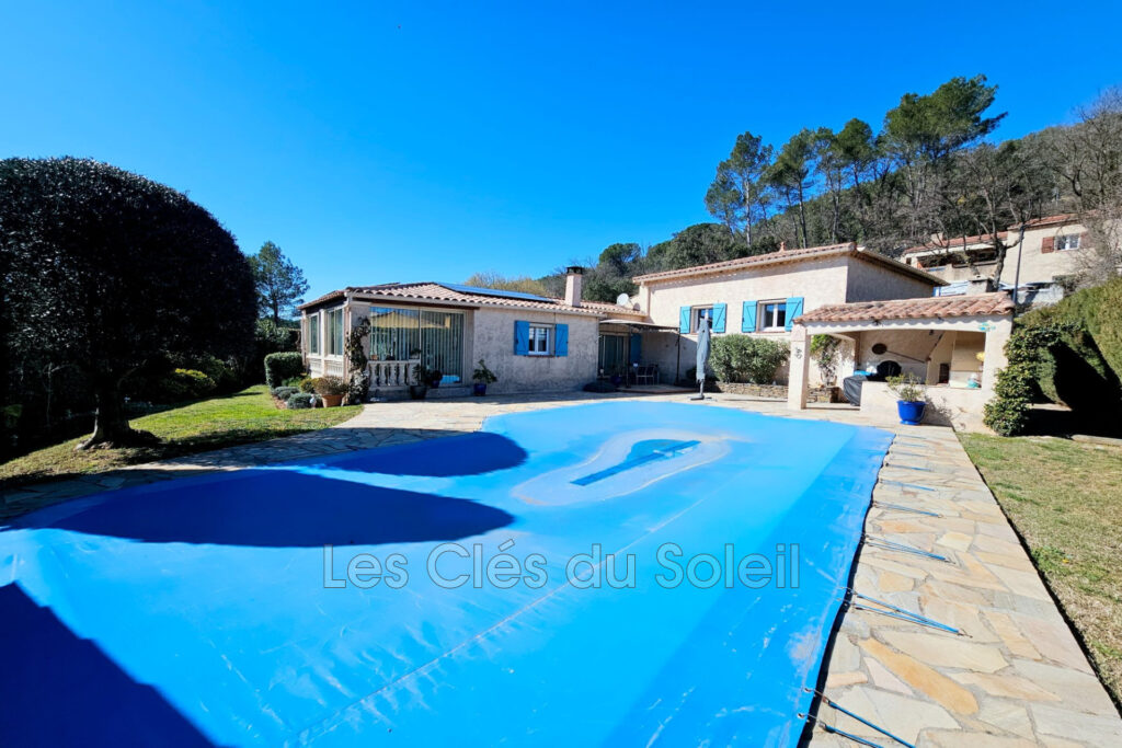 Maison plain-pied  140 m² au sol avec piscine et vue dégagée – – 4 pièces – 3 chambres – 138.00 m²