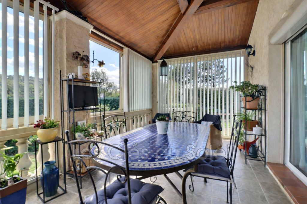 Maison plain-pied  140 m² au sol avec piscine et vue dégagée – – 4 pièces – 3 chambres – 138.00 m²