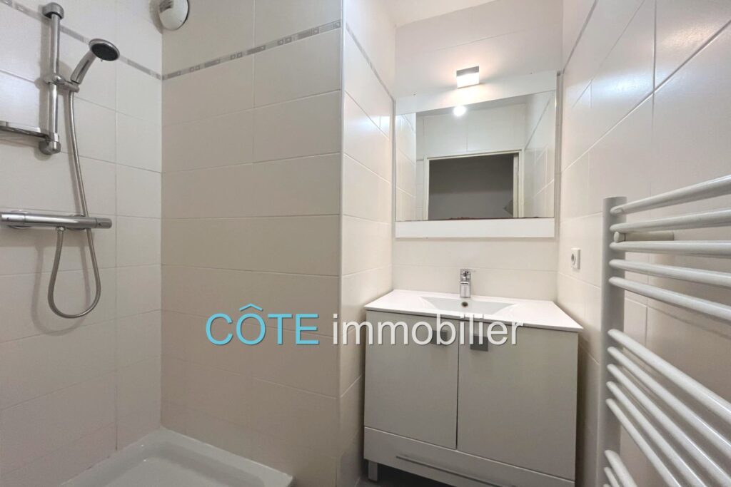 ANTIBES PORT VAUBAN 3 PIÈCES TERRASSE RÉSIDENCE RÉCENTE AU CAL – 3 pièces – 2 chambres – 71.00 m²