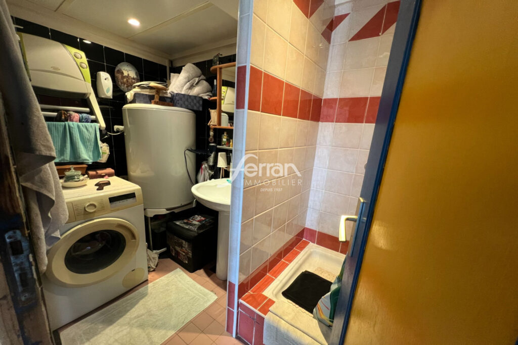 A vendre à Draguignan Ancienne bergerie composée d’un T4 et d’ – 7 pièces – 4 chambres – 142.00 m²