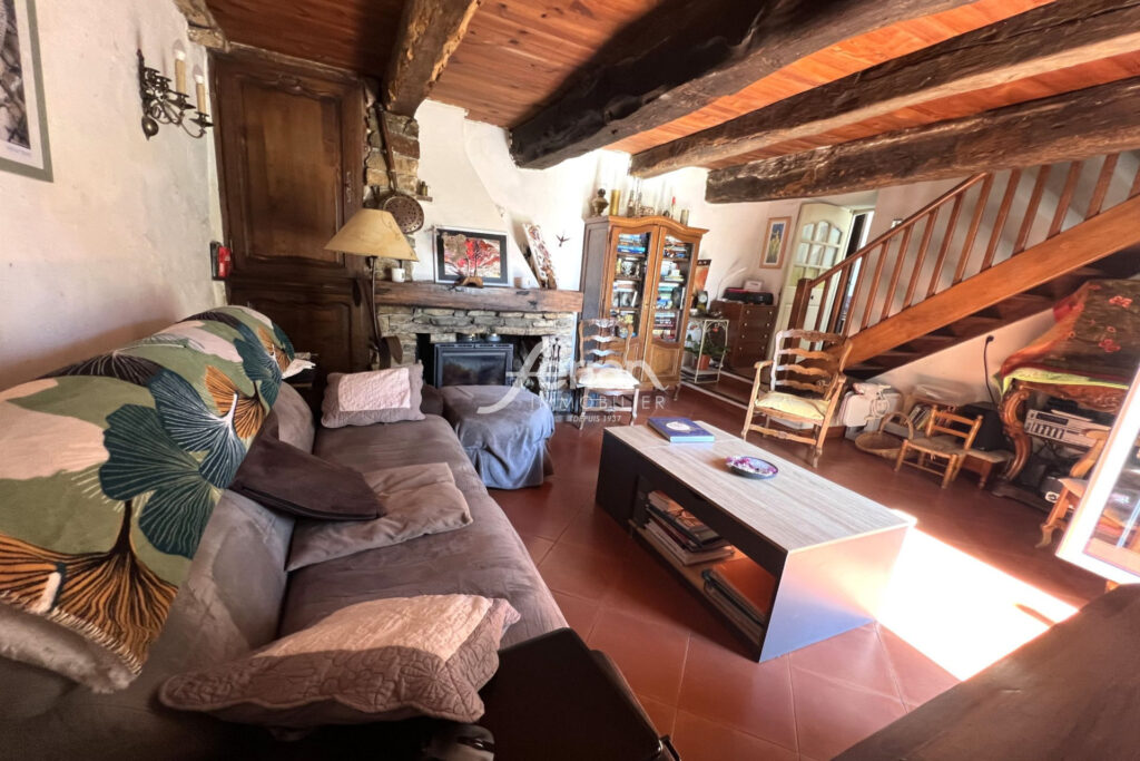 A vendre à Draguignan Ancienne bergerie composée d’un T4 et d’ – 7 pièces – 4 chambres – 142.00 m²