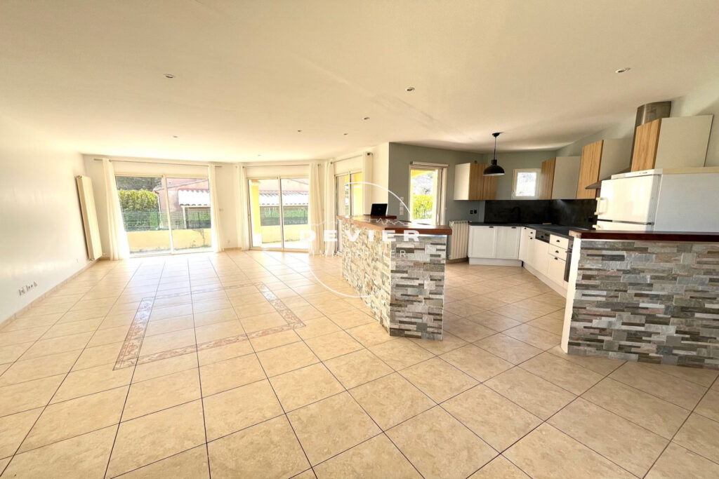 vente maison 4 Pièce(s) – 4 pièces – 3 chambres – 130.00 m²