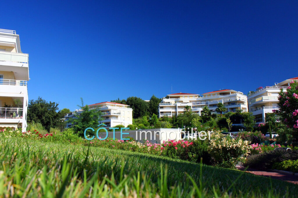 2 PIÈCES 54M2, GRANDE TERRASSE, STANDING, PISCINE. – 2 pièces – 1 chambre – 53.64 m²