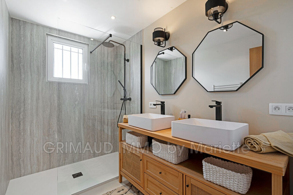 belle propriéte a pied des plages   – 5 pièces – 4 chambres – 197.00 m²