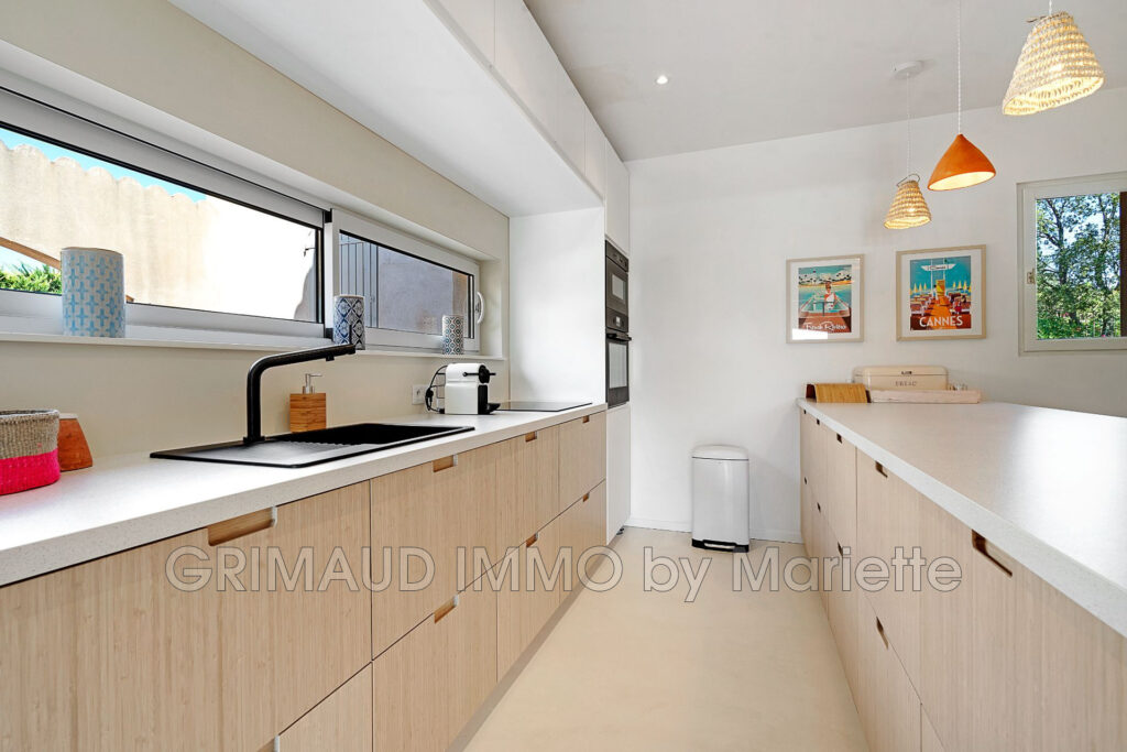 belle propriéte a pied des plages   – 5 pièces – 4 chambres – 197.00 m²