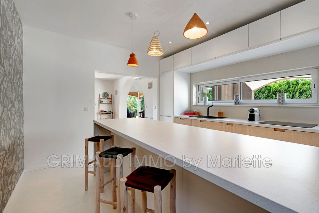 belle propriéte a pied des plages   – 5 pièces – 4 chambres – 197.00 m²