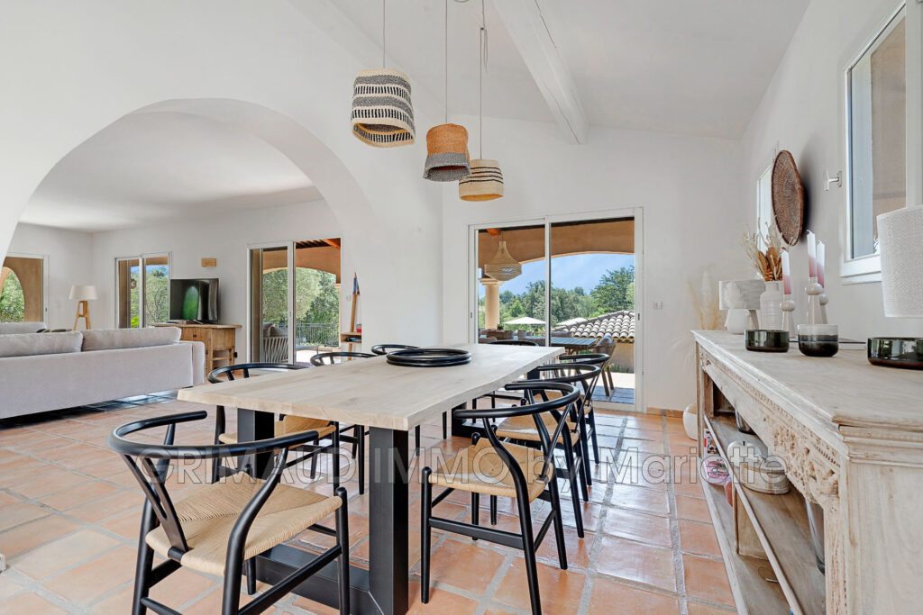 belle propriéte a pied des plages   – 5 pièces – 4 chambres – 197.00 m²