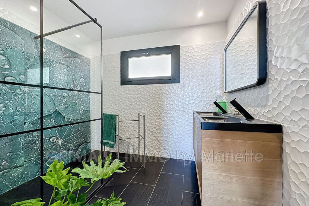 belle vue mer pour cette maison provencale au calme et 4 chamb – 6 pièces – 4 chambres – 183.00 m²