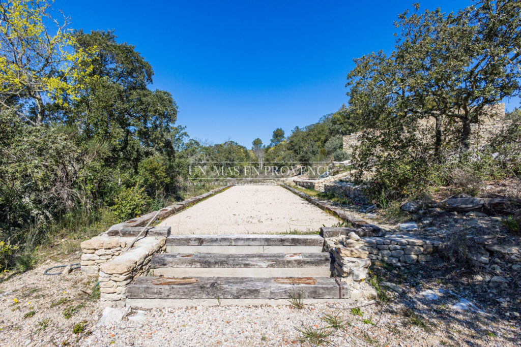 Mas Provençal de Charme avec Piscine ? Vue sur les Collines du – NR pièces – 4 chambres – 190.00 m²