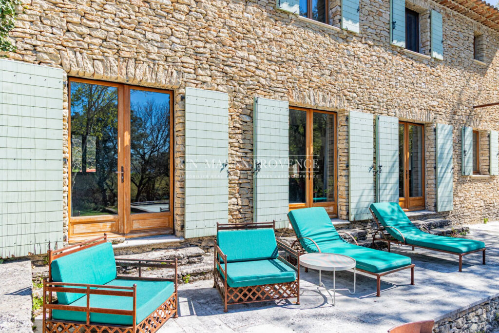 Mas Provençal de Charme avec Piscine ? Vue sur les Collines du – NR pièces – 4 chambres – 190.00 m²