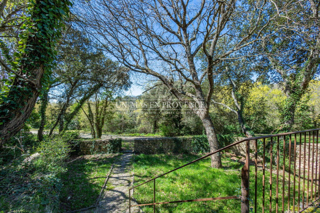 Mas Provençal de Charme avec Piscine ? Vue sur les Collines du – NR pièces – 4 chambres – 190.00 m²