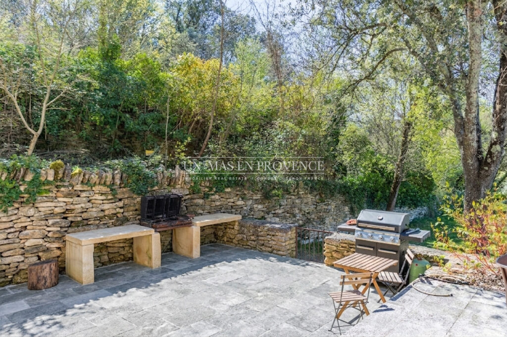 Mas Provençal de Charme avec Piscine ? Vue sur les Collines du – NR pièces – 4 chambres – 190.00 m²