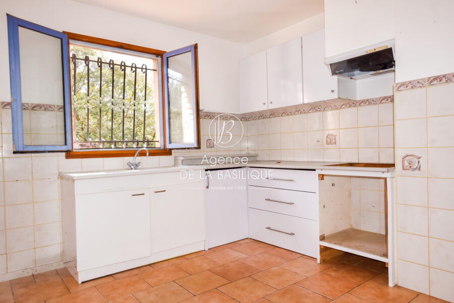 Maison à vendre à Saint-maximin-la-sainte-baume — Vue nature — photo 4