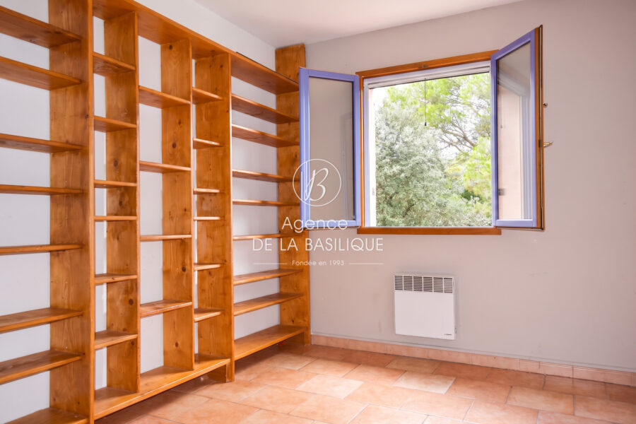 Maison à vendre à Saint-maximin-la-sainte-baume — Vue nature — photo 5