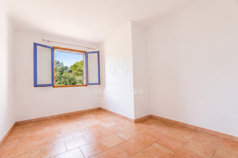 Maison à vendre à Saint-maximin-la-sainte-baume — Vue nature — photo 7