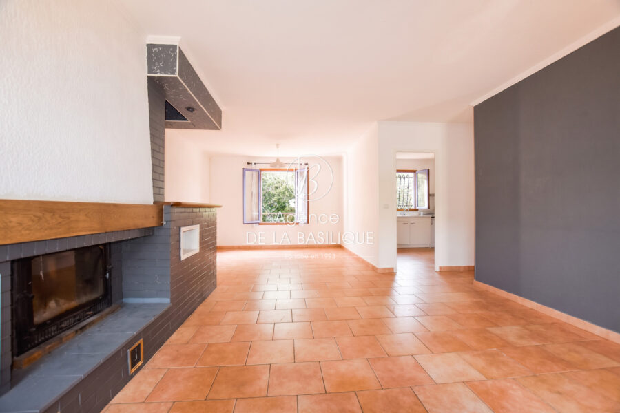 Maison à vendre à Saint-maximin-la-sainte-baume — Vue nature — photo 8