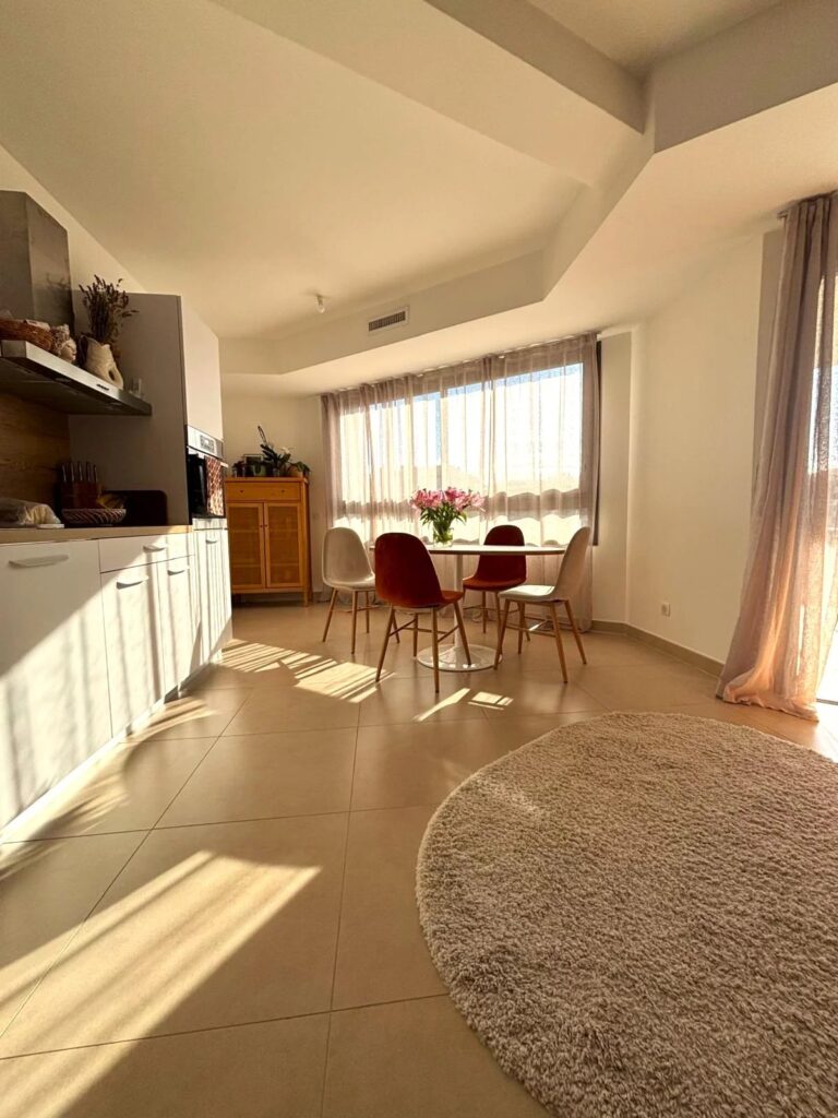 Appartement Moderne avec Vue Mer à Ajaccio – 4 pièces – NR chambres – 110 m²