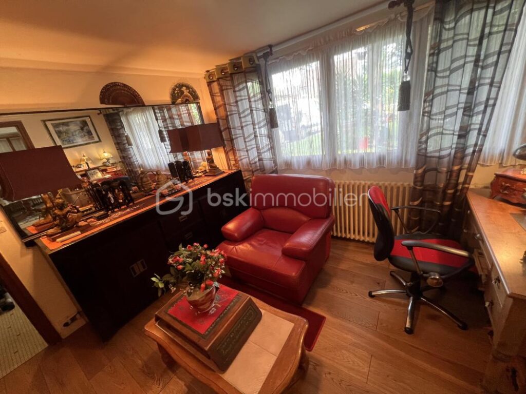 Maison Rare aux Volumes Exceptionnels de 230 M² – 8 pièces – 4 chambres – 230 m²