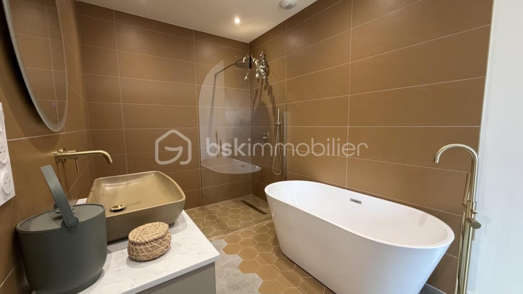 SAINT DONAT SUR L’HERBASSE – Maison individuelle 145 m² – 5 pièces – 4 chambres – 145 m²