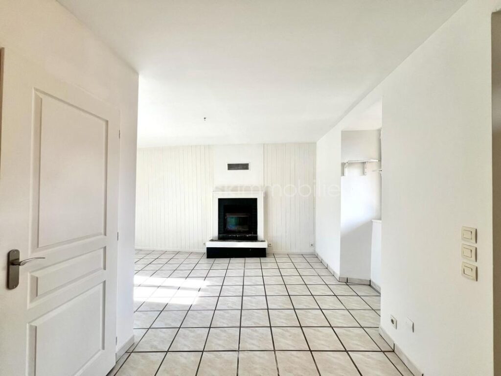 Charmante maison en pierres avec jardin – THEYS – 4 pièces – 2 chambres – 50 m²