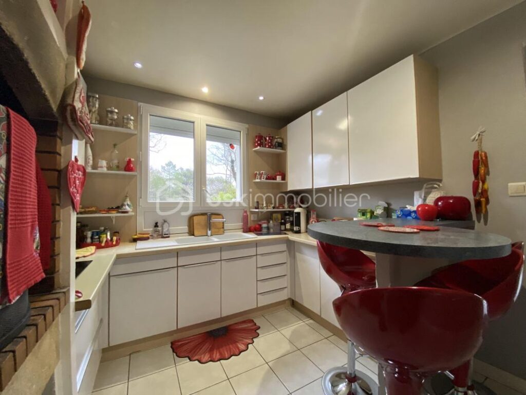 MAISON DE 190 m2-TERRAIN 15199 M2- 4 CHAMBRES-2 SALLES D’EAU-2 WC-PISCINE-GARAGE-ECURIE 33M2 – 7 pièces – 4 chambres – 190 m²