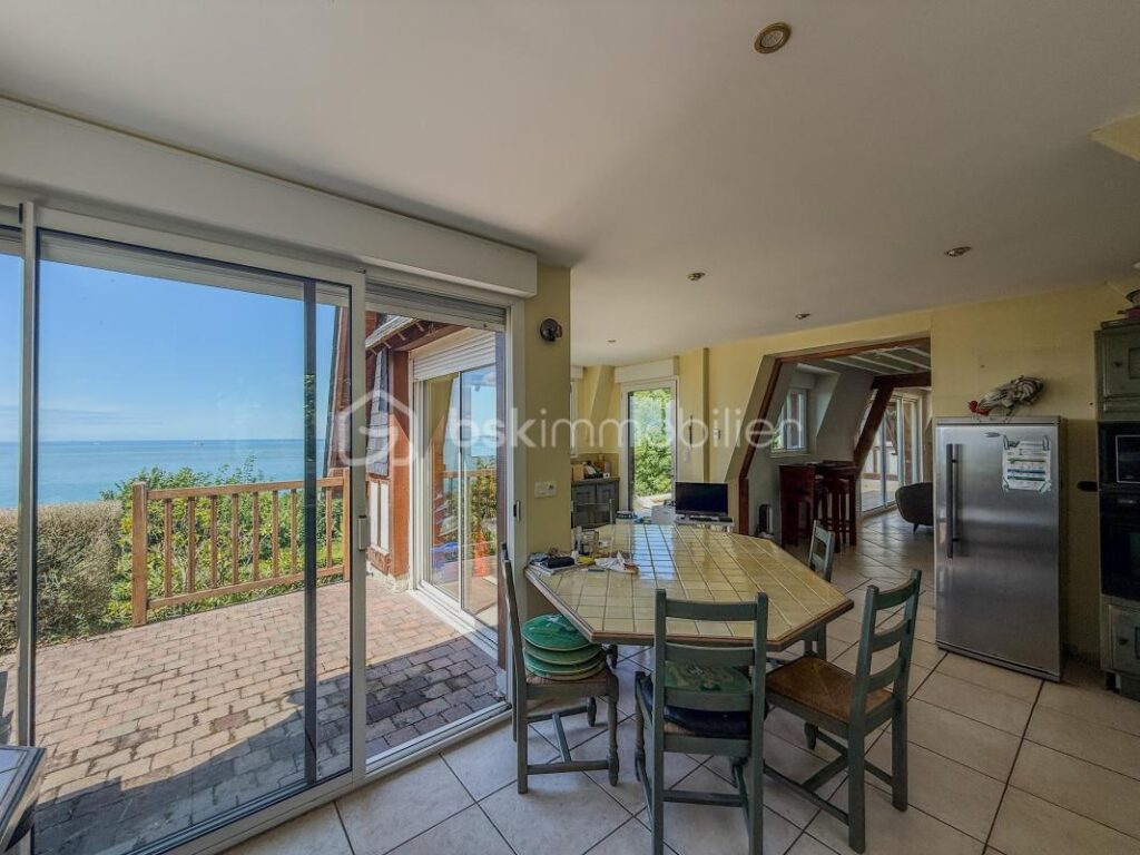 À VENDRE – Propriété avec Vue Mer à Villerville – 9 pièces – 6 chambres – 340 m²